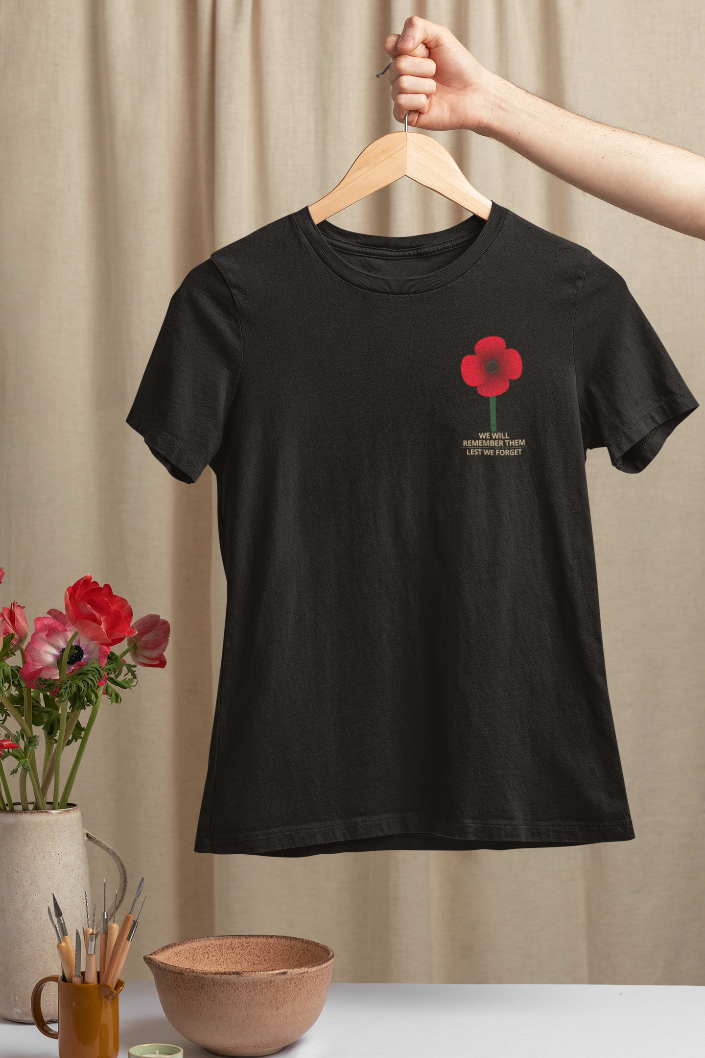 Anzac - BADGE - We Will Remember Them, Lest We Forget - Adult Tee
