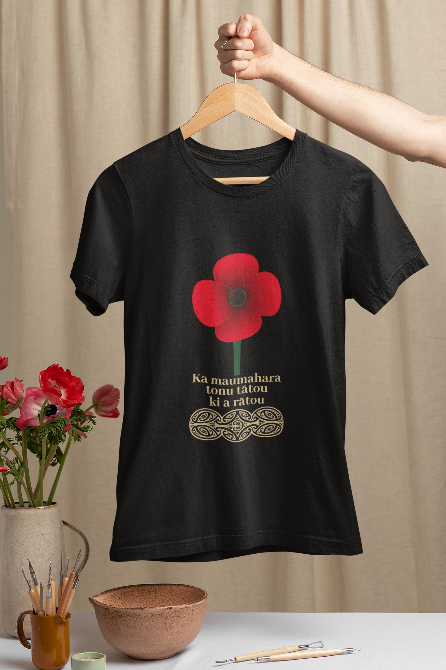 Anzac - Ka maumahara tonu tātou ki a rātou  - Adult Tee