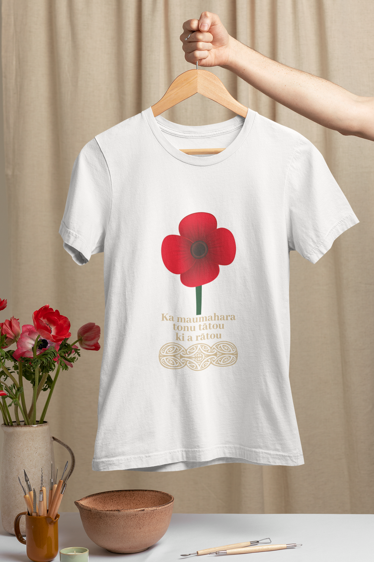 Anzac - Ka maumahara tonu tātou ki a rātou  - Adult Tee